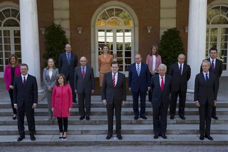 16/05/2014. 47Tenth Legislature (13). The full cabinet poses for the traditional group photo before the Council of Ministers meeting at Monc...